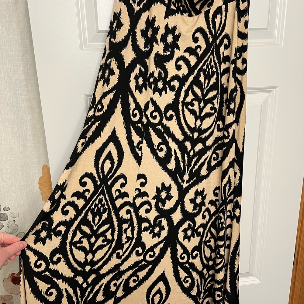 Elegant Black and Cream Patterned Skirt